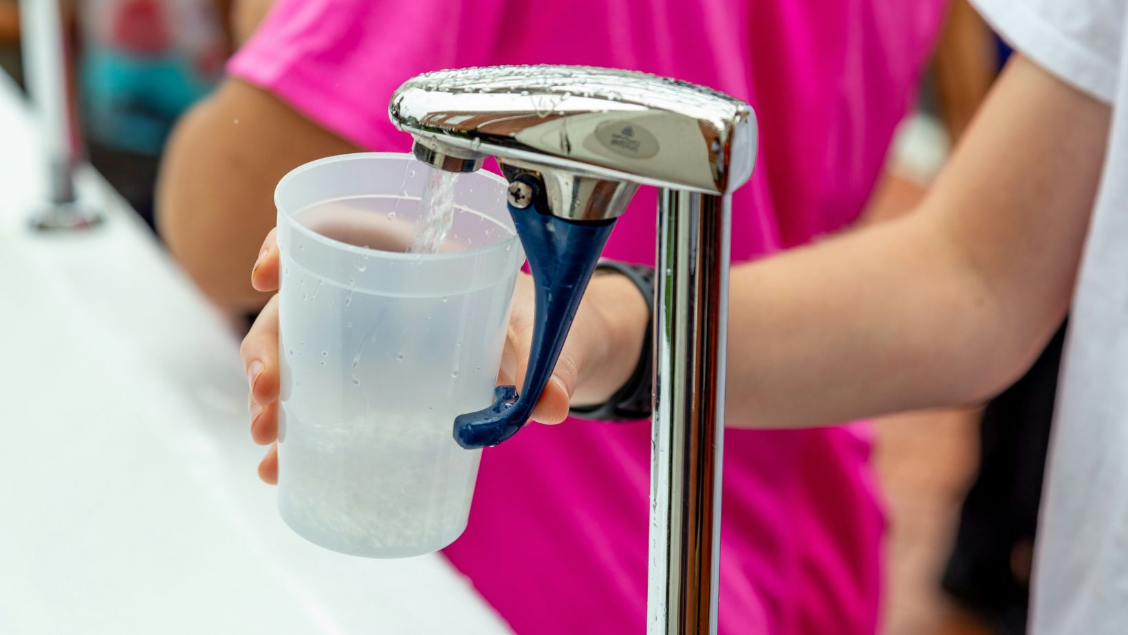 How do water filters work