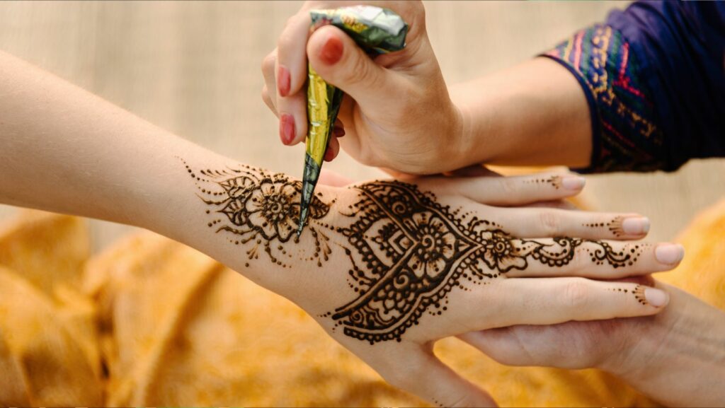 stylish:bnrjcpslwc8= back hand mehndi design