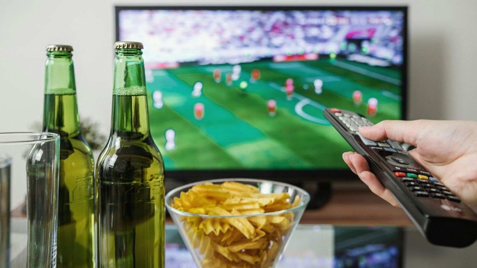5 Tips to Create a Sports Marathon Living Room
