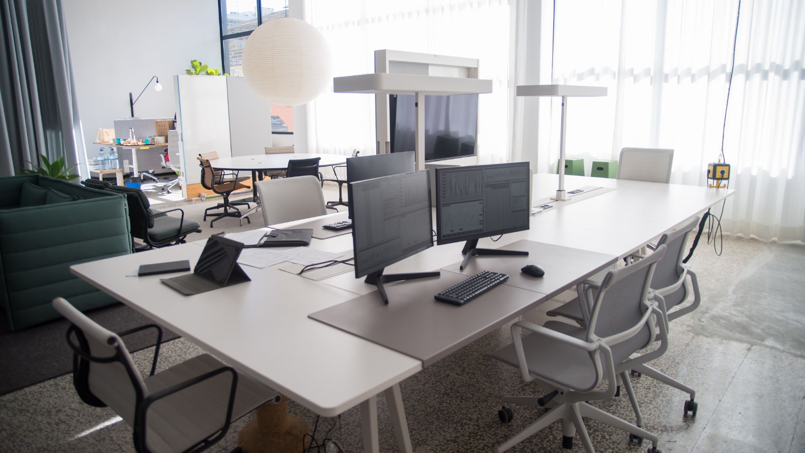 Choosing the perfect heavy duty stainless steel table for your workspace