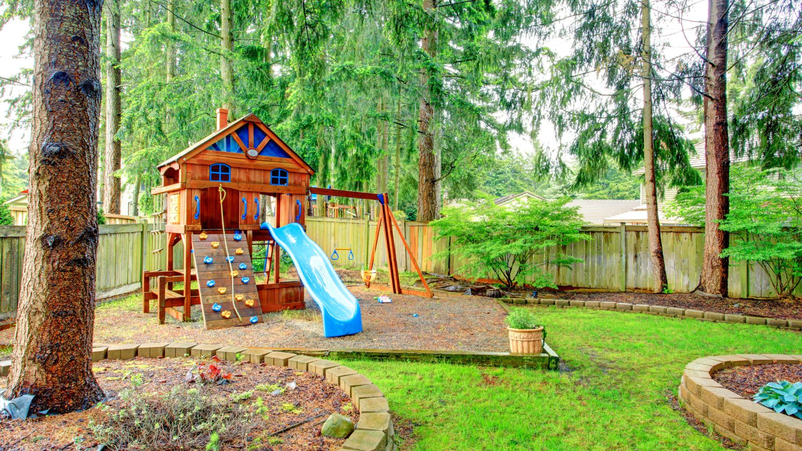 How to set up a fun and safe playground for your backyard