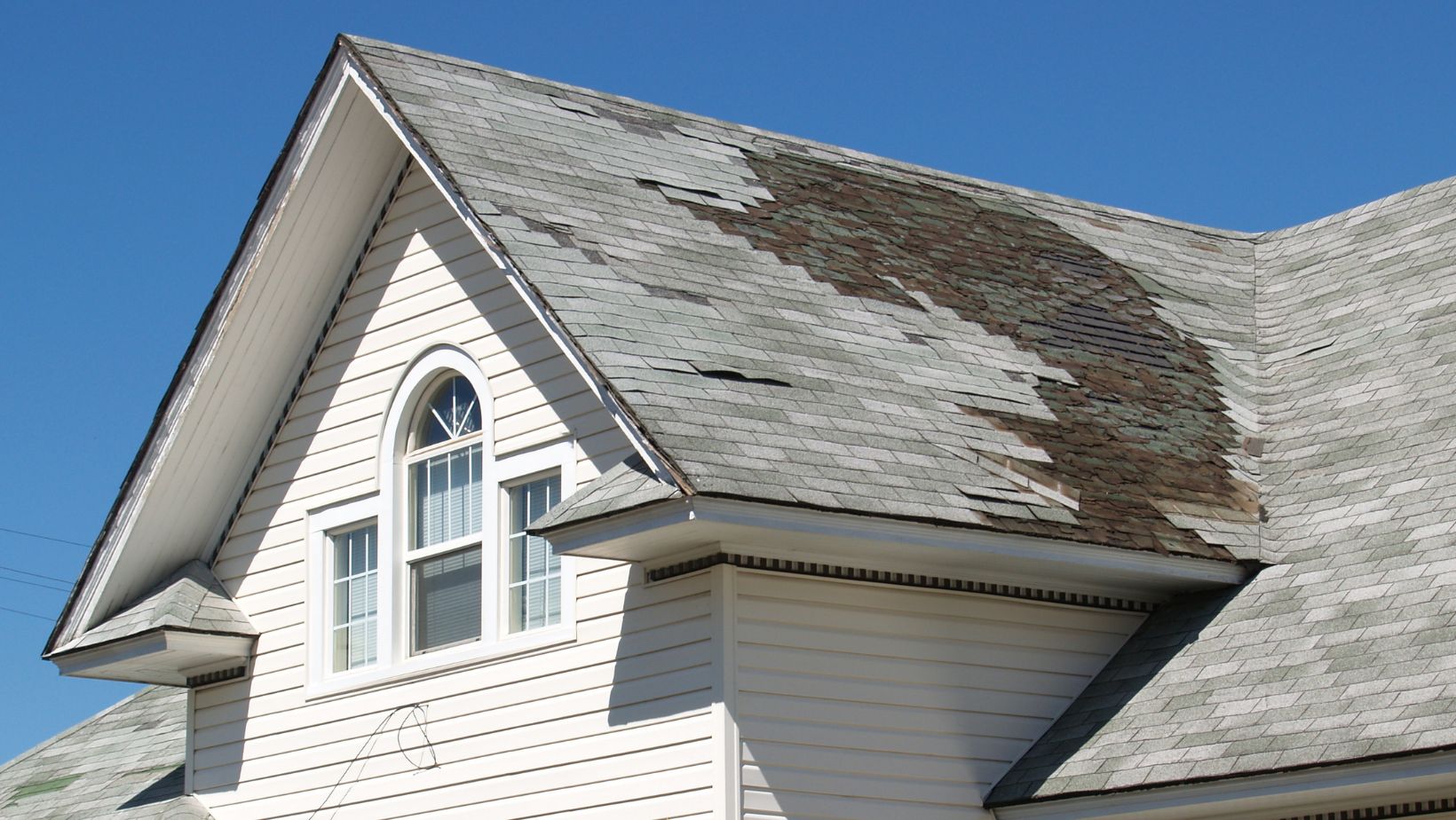 Primary signs your home needs a new roof