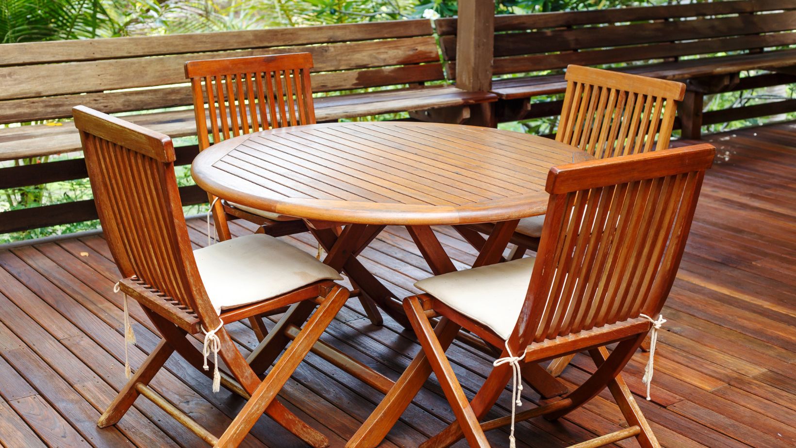 The ideal ways to accessorize patio furniture without overdoing it