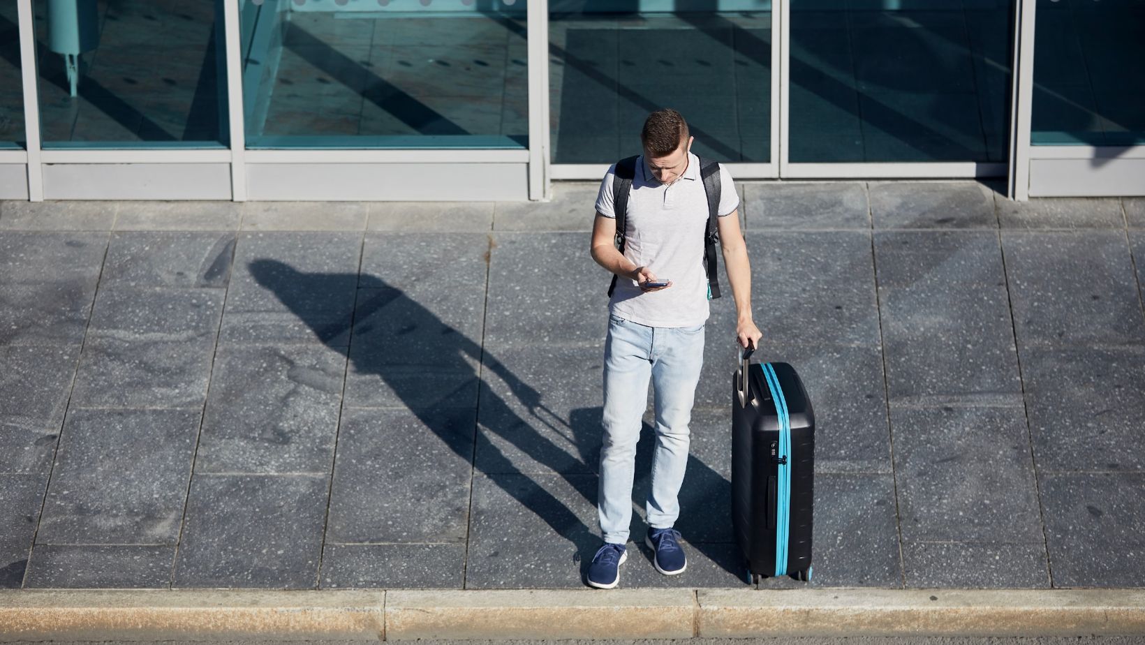 Digital minimalism while traveling how to stay connected without being consumed