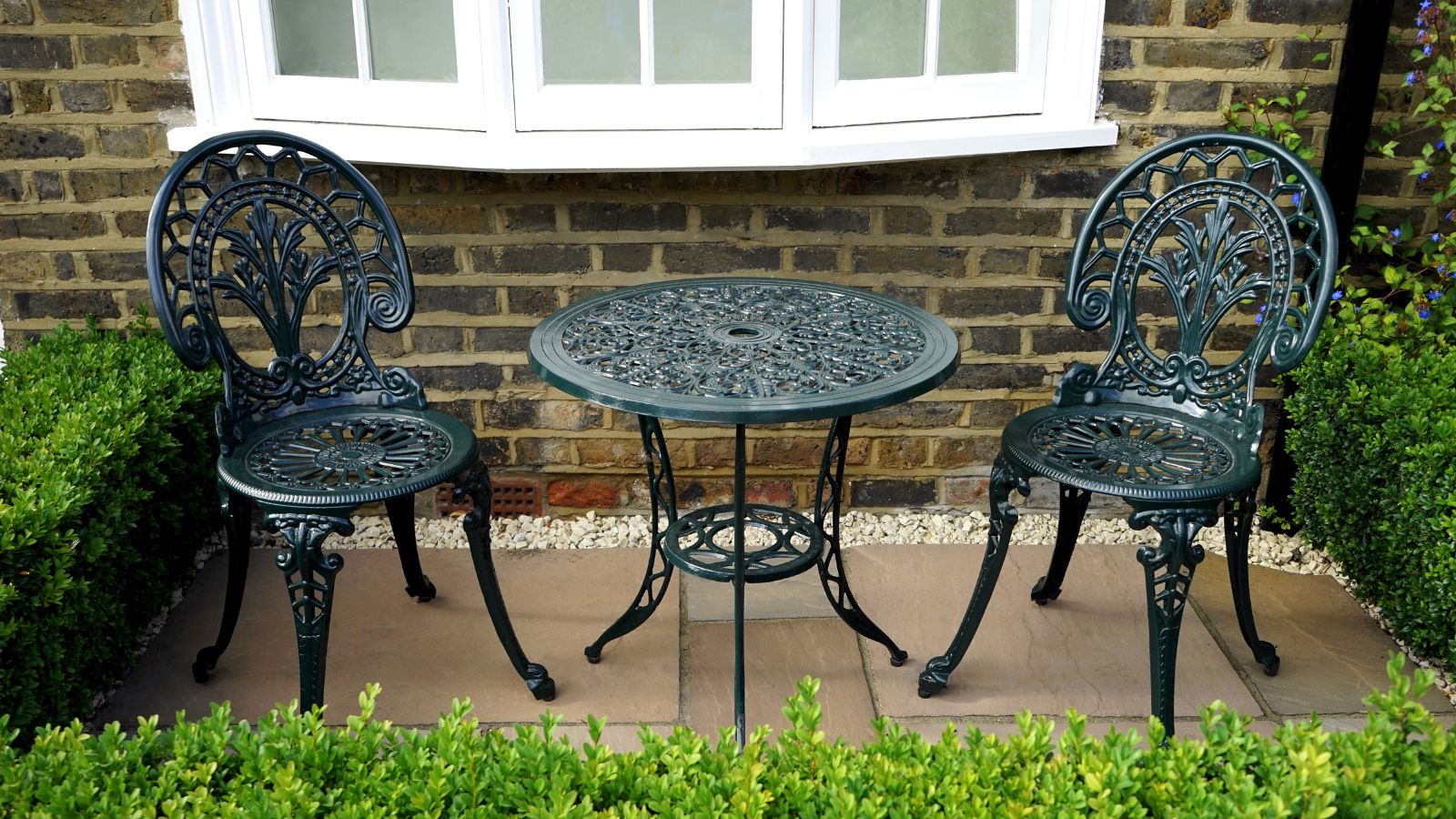 How to choose the stainless steel outdoor table for all weather