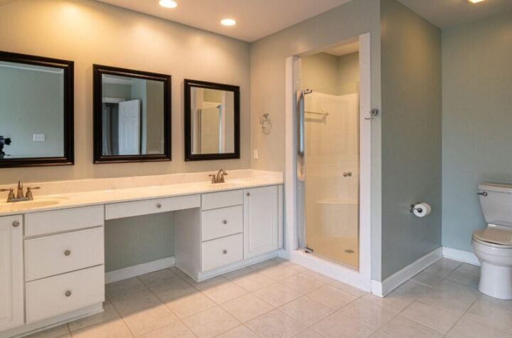 How expertly designed shower doors can instantly refresh a dated bathroom