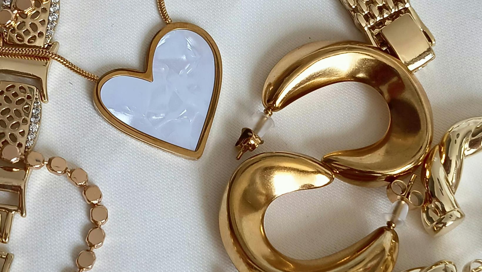 10 leading tips for decluttering your wardrobe and replacing old jewelry