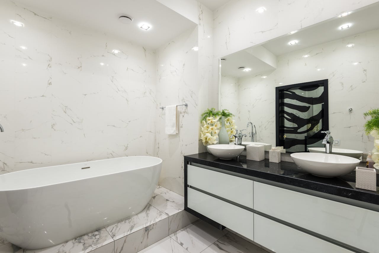 Bathtub placement ideas that transform your bathroom layout