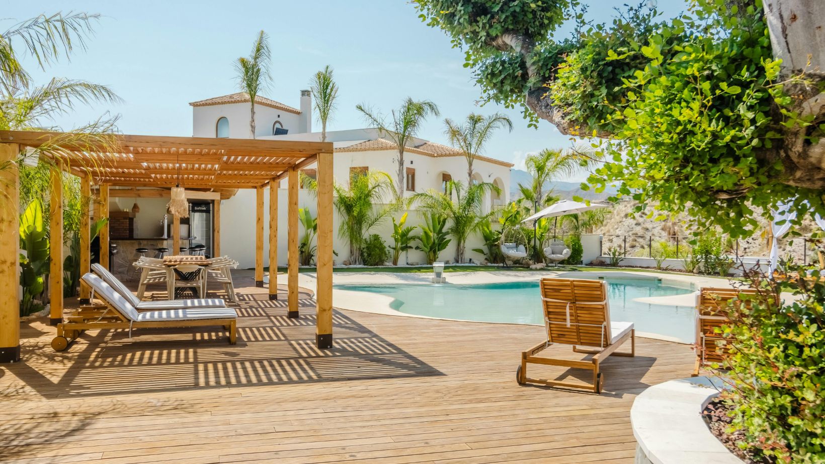 Backyard features that hold up in extreme heat