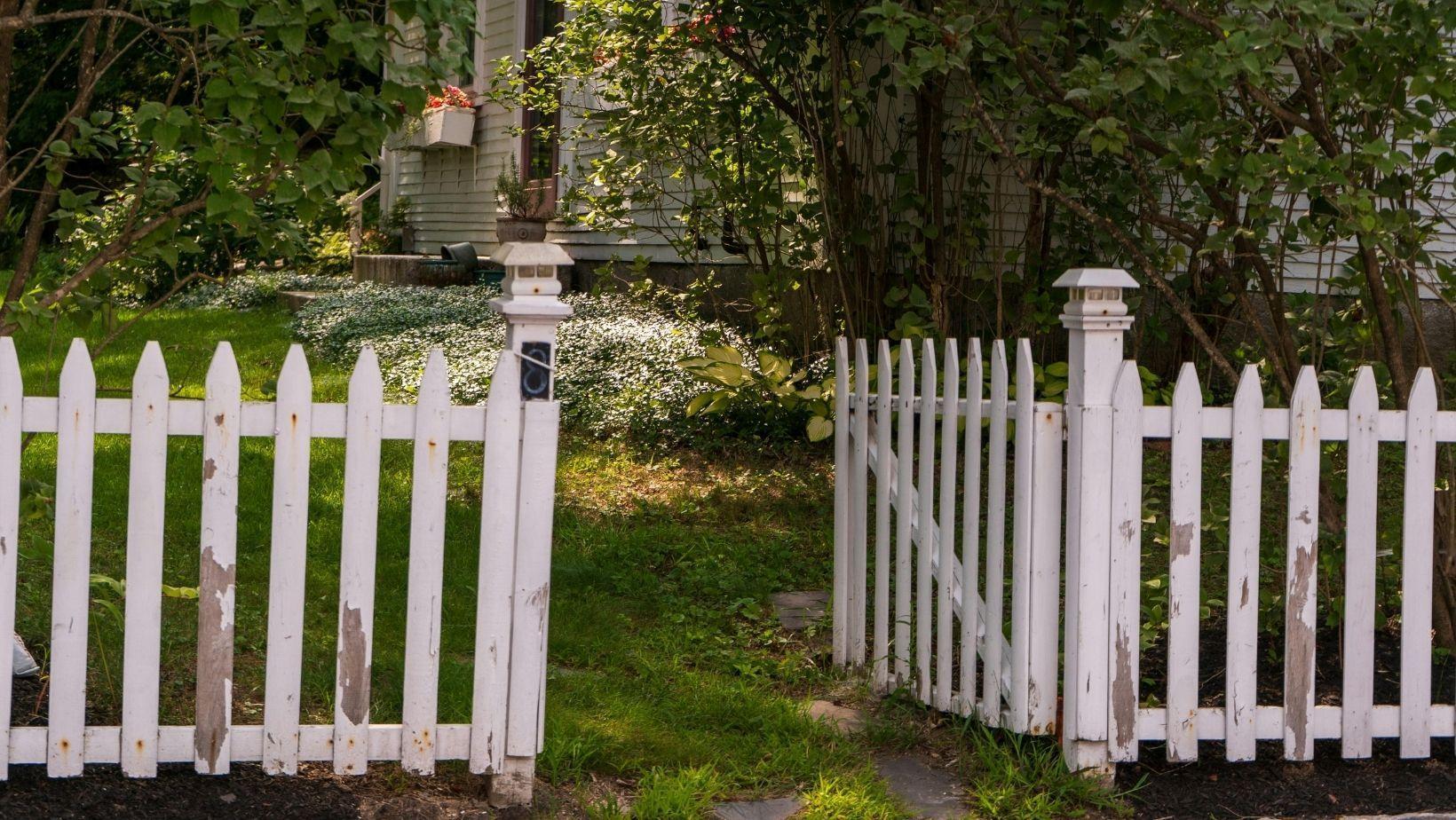 fence stain color, fence durability tips, long-lasting fence materials, fence maintenance guide, best fence wood types, fence lifespan, choosing fence materials, fence repair tips, fence longevity solutions, how to select fence stains