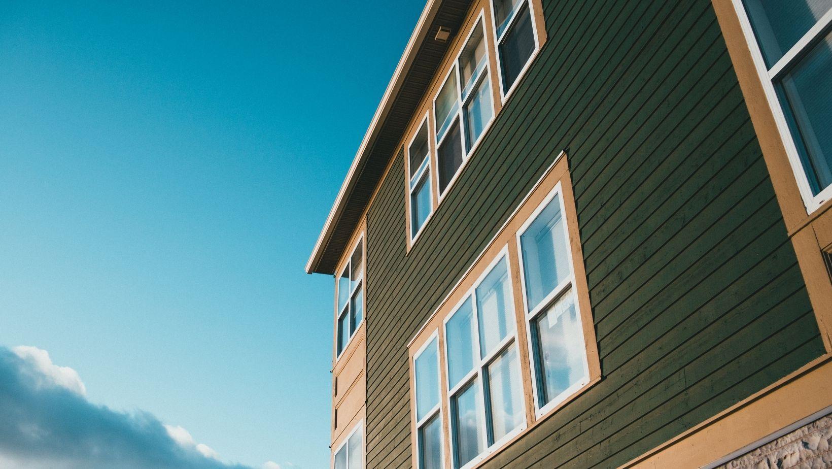 homeowners siding costs, siding material prices, siding labor costs, siding prep work, new house siding quotes, exterior home renovation costs, affordable siding options, siding price breakdown, siding replacement expenses, local siding contractors