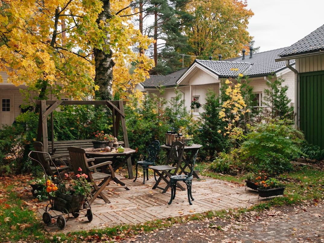 luxury backyard retreats, modern home outdoor living , backyard transformation ideas, outdoor luxury spaces, custom backyard design, backyard renovation tips, upscale outdoor living spaces, backyard oasis inspiration, luxury garden design, home outdoor retreat